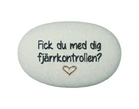 Sten med text "Fjärrkontrollen"