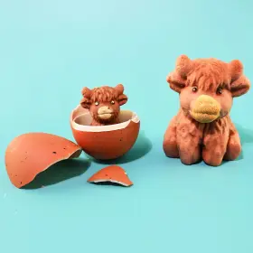 Kl&auml;ckande Highland Cow &auml;gg