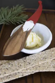 Smörkniv med tomte med röd luva