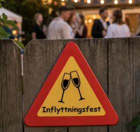 Varningsskylt - inflyttningsfest