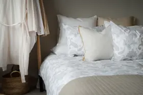 B&auml;ddset -Tilly (gr&aring;)